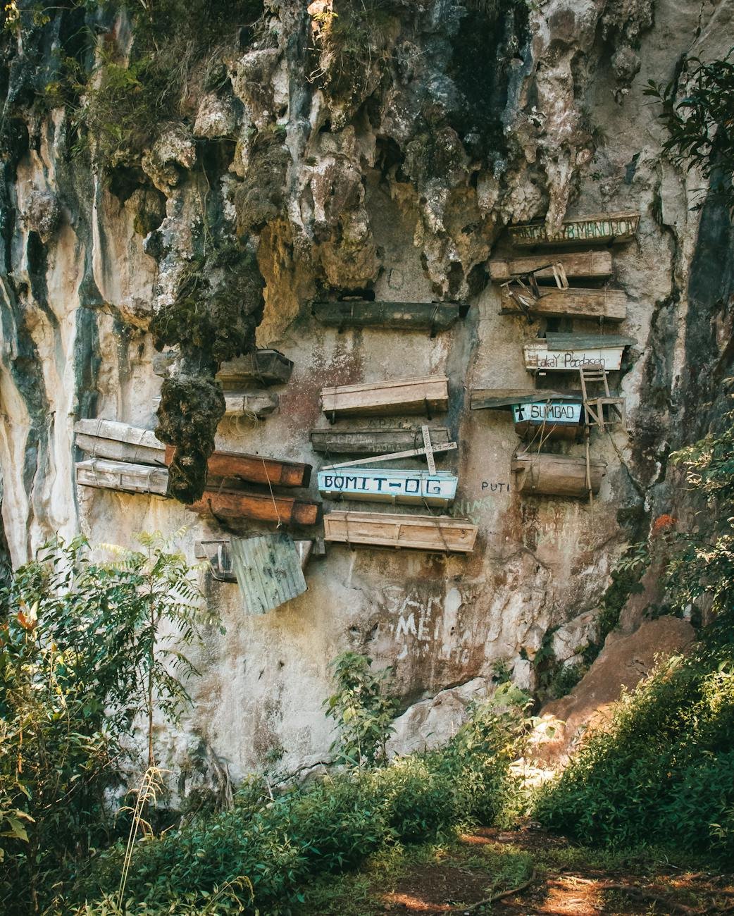 the hanging coffins at sagada mountain province in the philippines